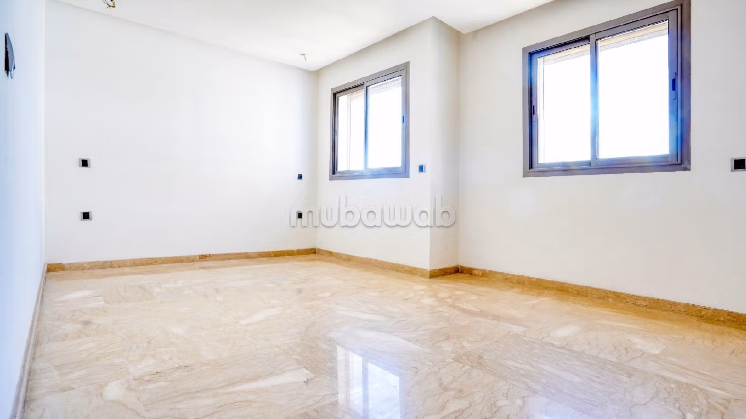 شقة للكراء بحي النخيل. 4 قطع كبيرة. نوافذ زجاجية مزدوجة ومدفئة مركزية. 