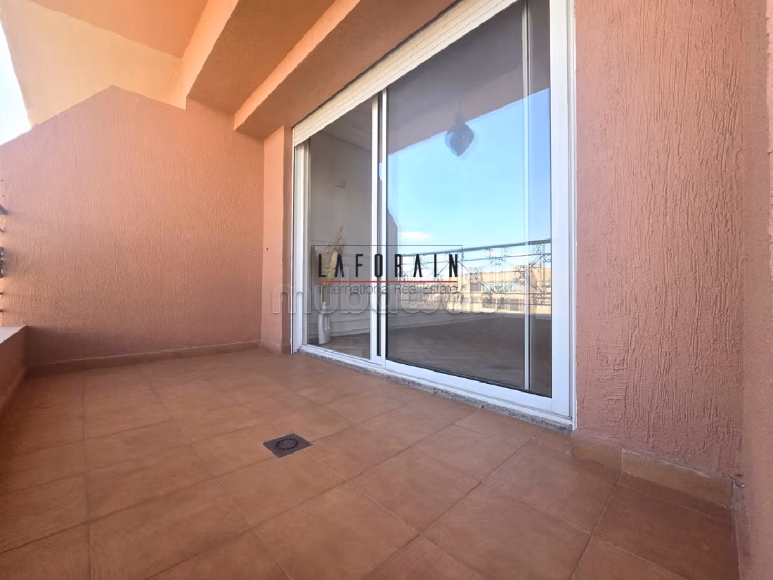 Appartement Blanc de 160 m² à Vendre