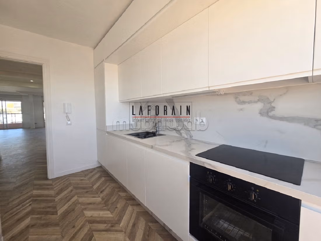 Appartement Blanc de 160 m² à Vendre