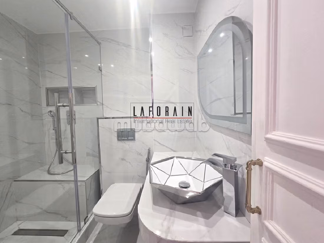 Appartement Blanc de 160 m² à Vendre