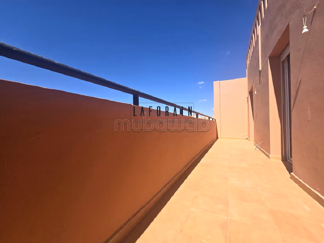 Appartement Blanc de 160 m² à Vendre