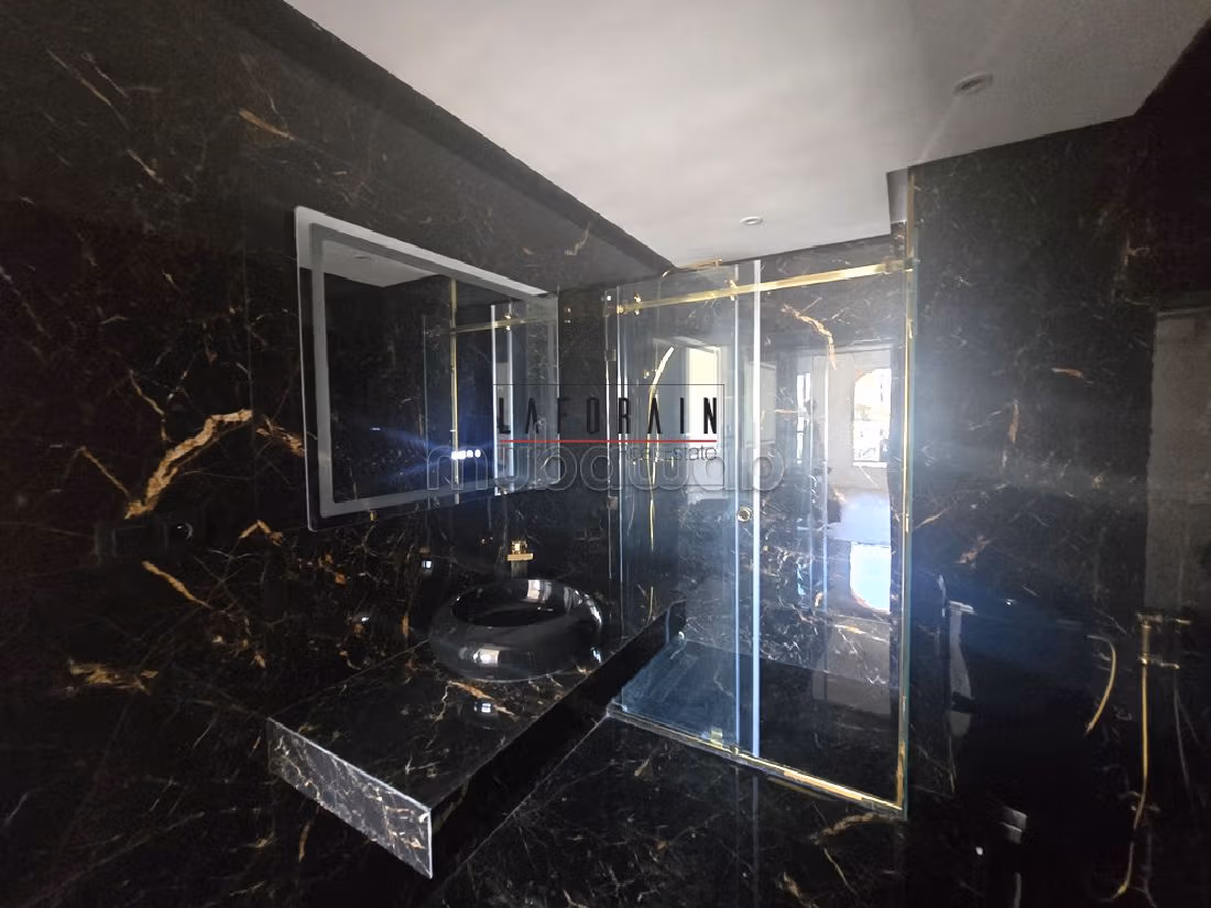 Appartement Blanc de 160 m² à Vendre