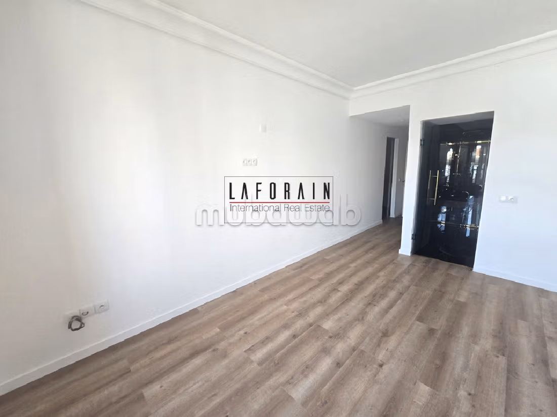 Appartement Blanc de 160 m² à Vendre