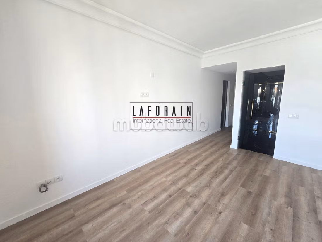 Appartement Blanc de 160 m² à Vendre