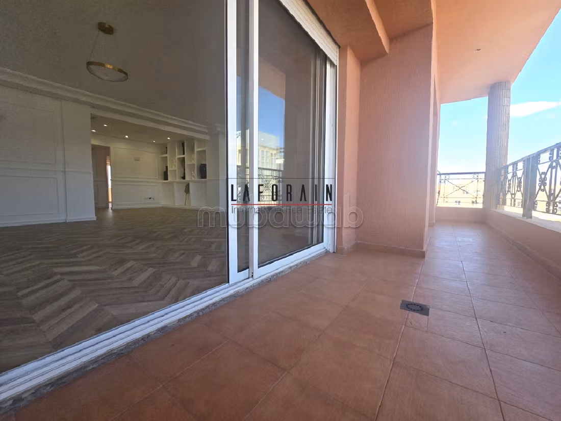 Appartement Blanc de 160 m² à Vendre