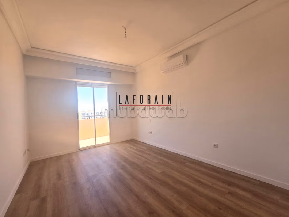 Appartement Blanc de 160 m² à Vendre