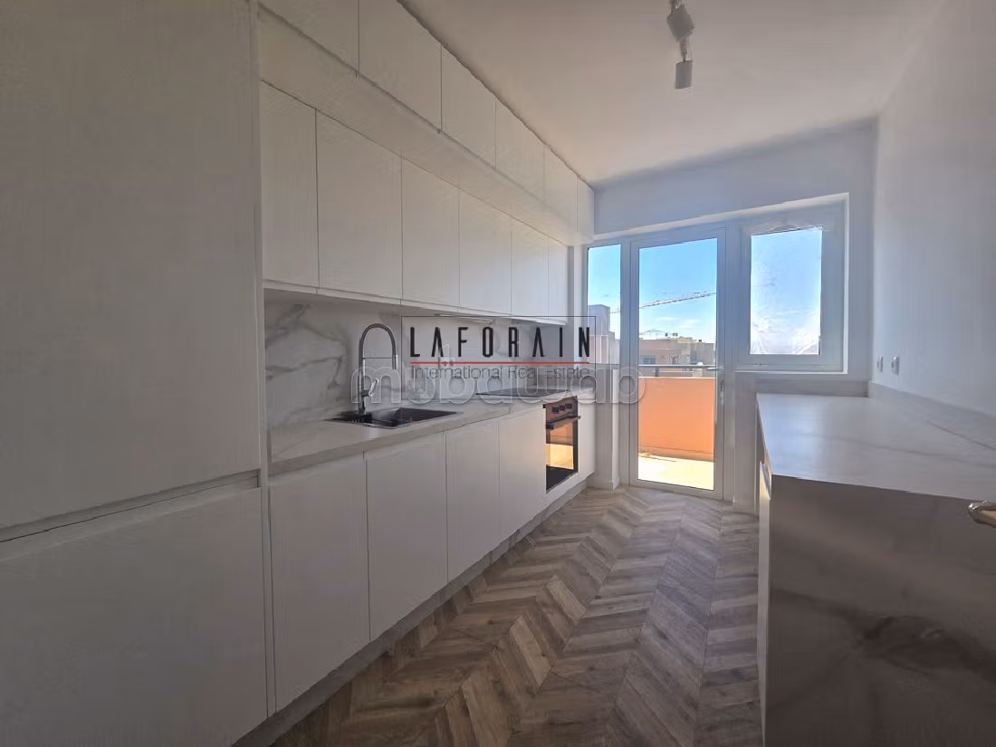 Appartement Blanc de 160 m² à Vendre