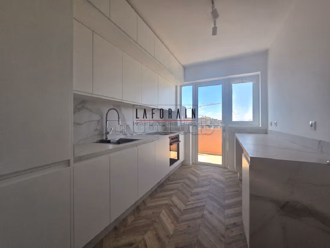 Appartement Blanc de 160 m² à Vendre