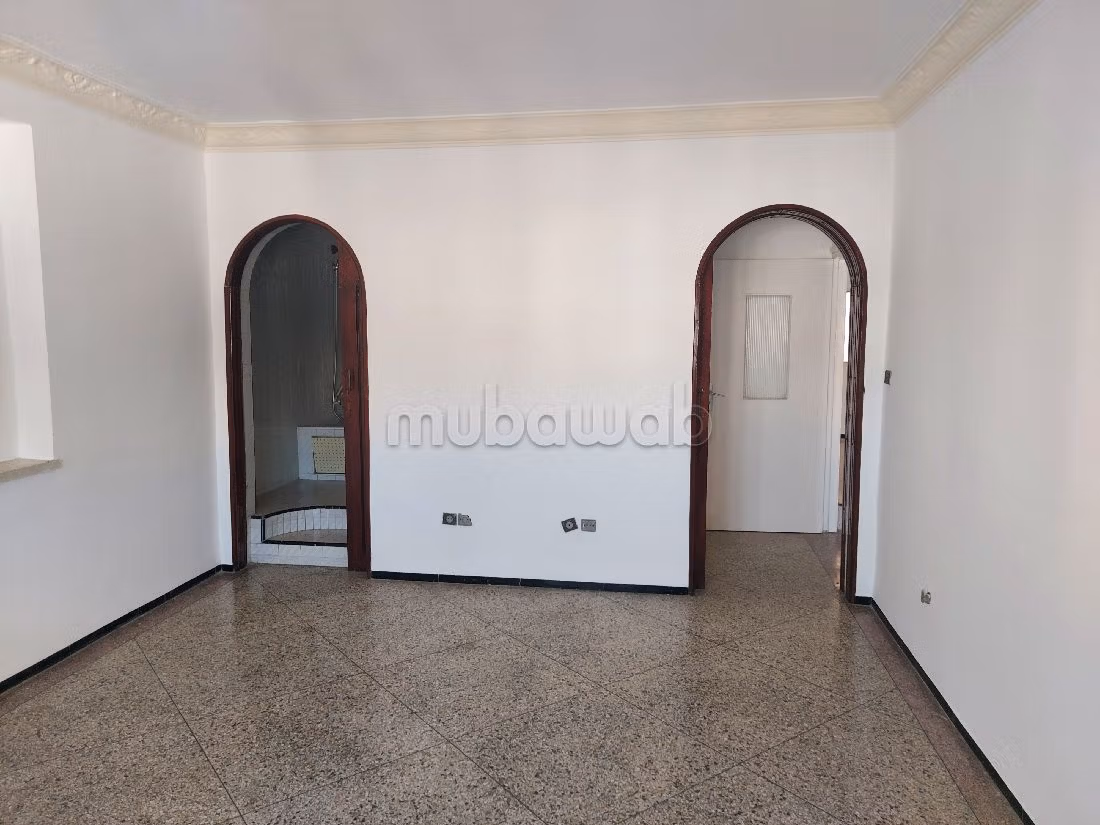 Apartment for sale in El Mdrassi. 2 large living areas. Caretaker available. 