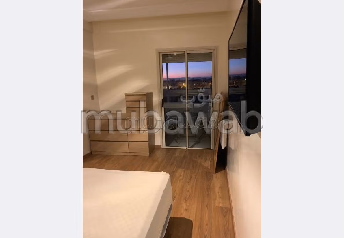 بيع شقة. 2 غرف. باب متين وصحن هوائي.