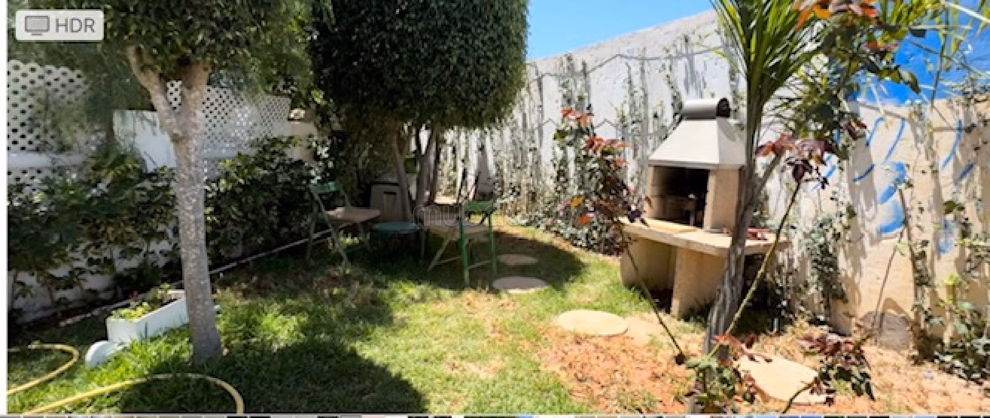 Esplendida villa en venta. 4 habitaciones confortables. Chimenea funcional, aire condicionado general. 