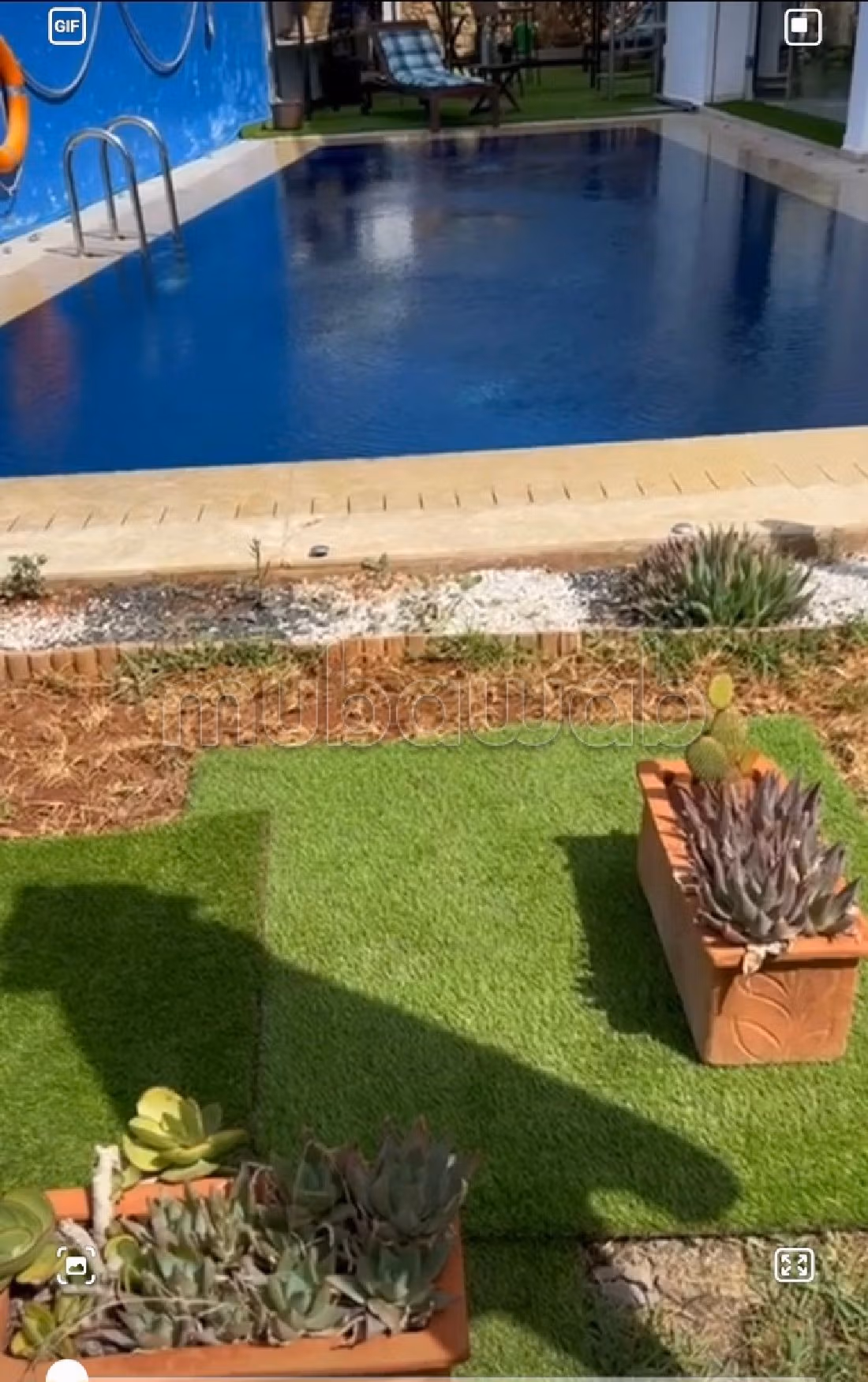 Esplendida villa en venta. 4 habitaciones confortables. Chimenea funcional, aire condicionado general. 