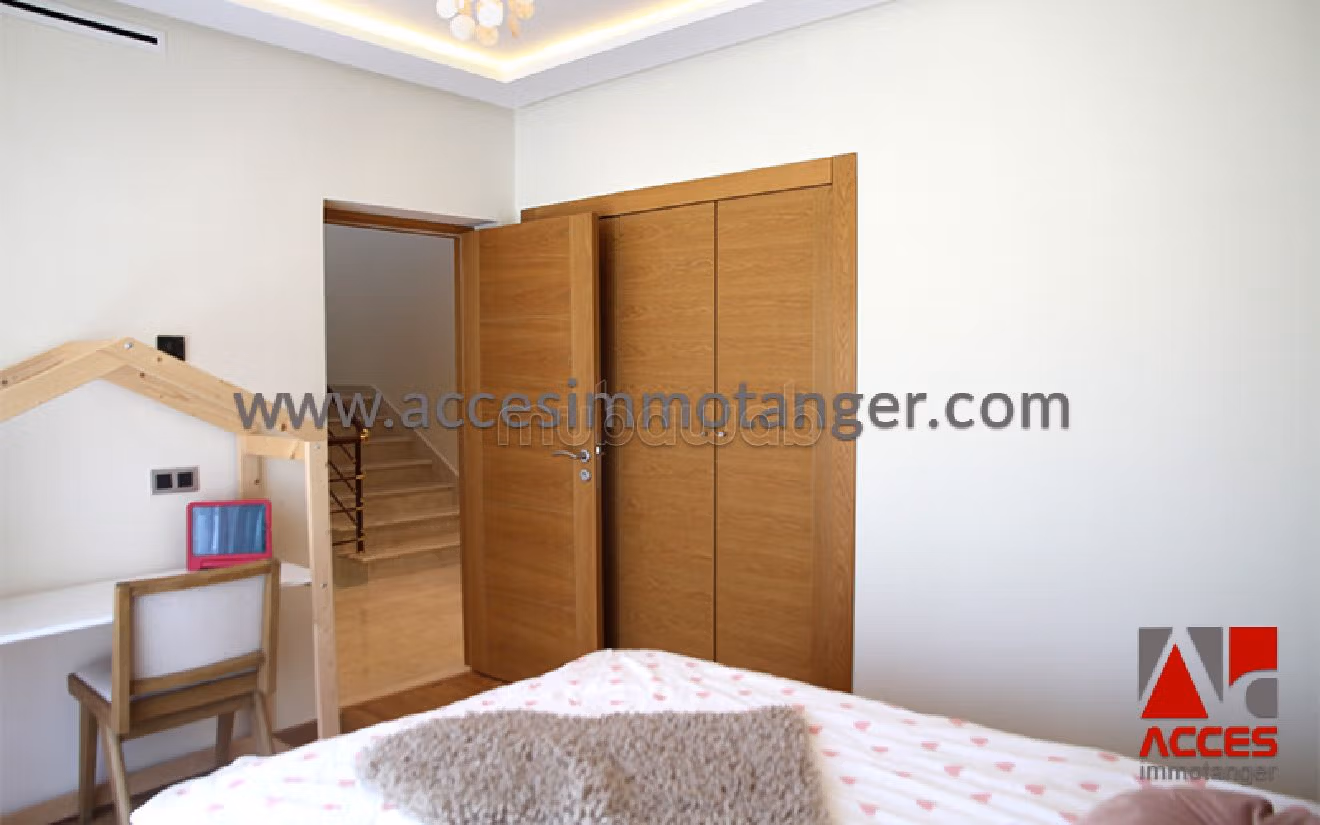 Straordinaria villa in affitto a Moujahidine. 7 locali spaziosi. Arredato