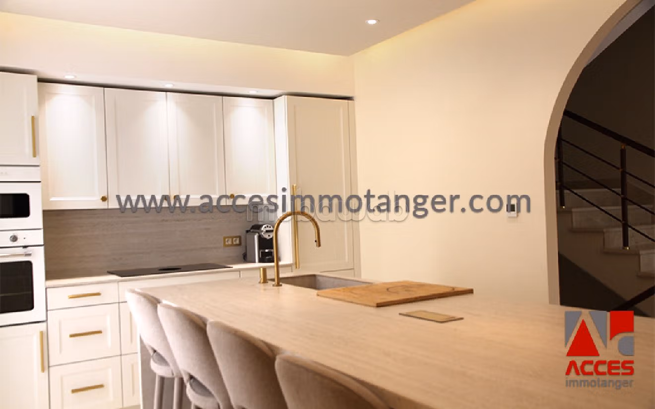 Straordinaria villa in affitto a Moujahidine. 7 locali spaziosi. Arredato