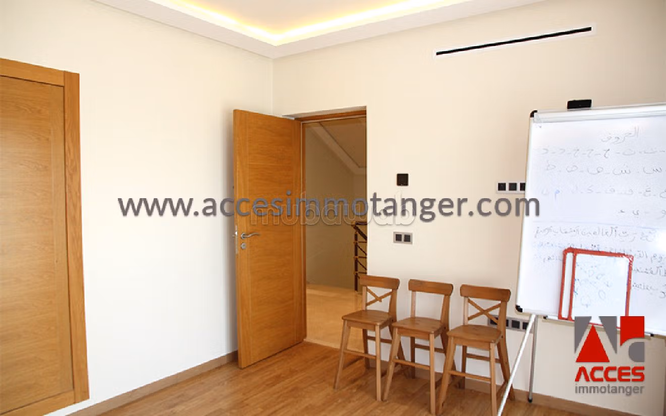 Straordinaria villa in affitto a Moujahidine. 7 locali spaziosi. Arredato