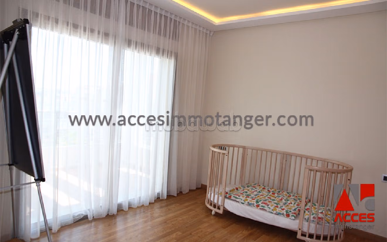 Straordinaria villa in affitto a Moujahidine. 7 locali spaziosi. Arredato