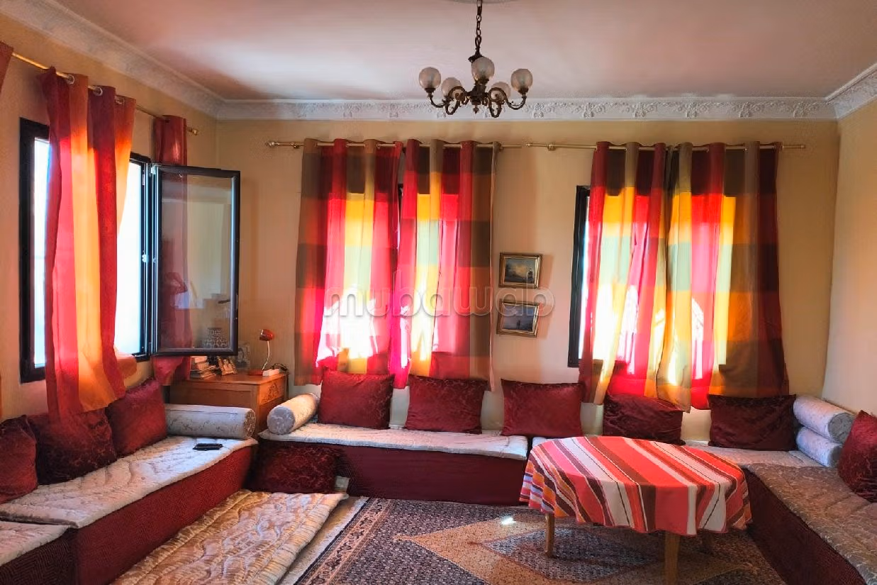 فيلا ممتازة للبيع بتحناوت. 7 قطع رائعة. شرفة جميلة وحديقة