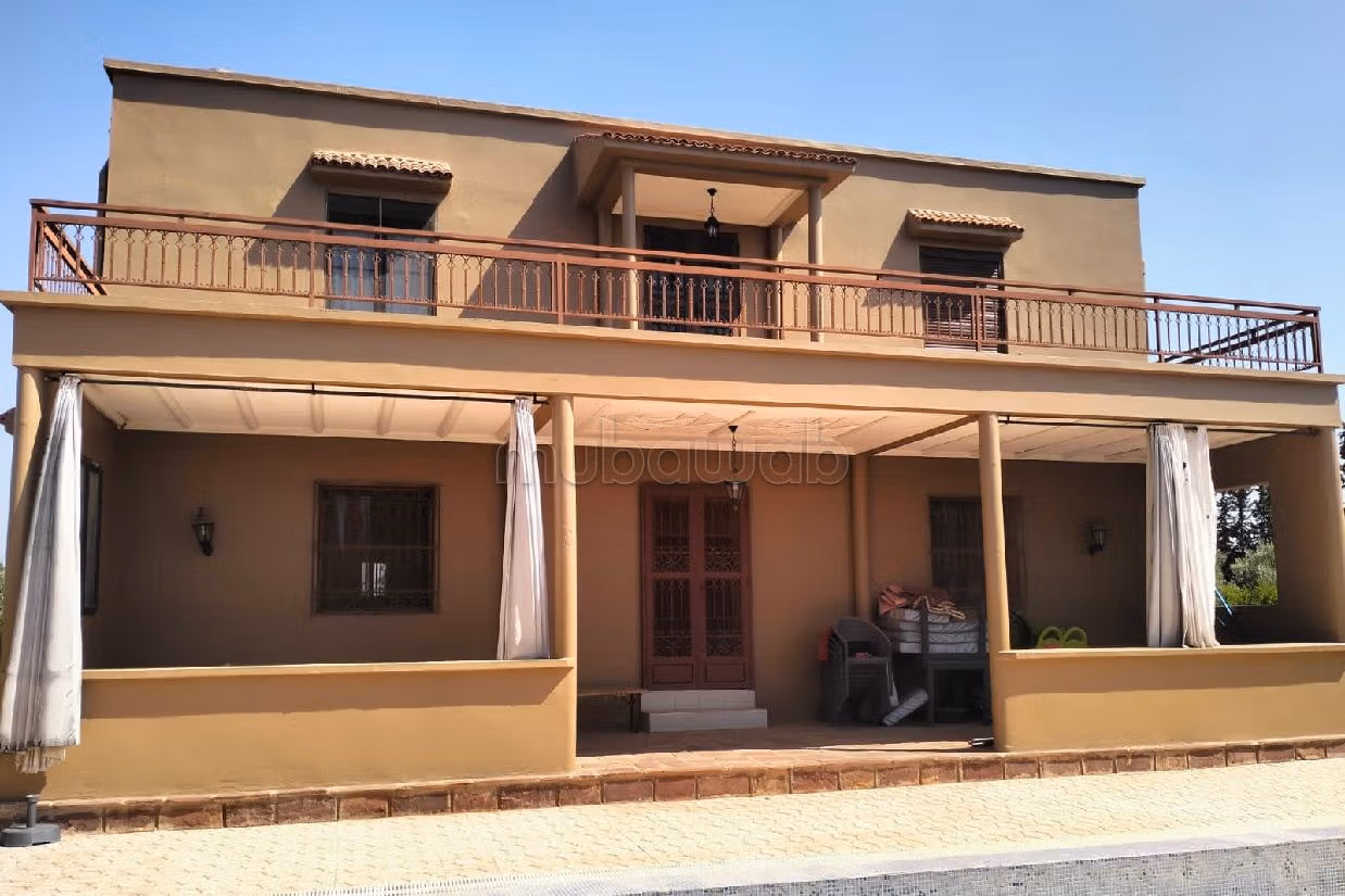 فيلا ممتازة للبيع بتحناوت. 7 قطع رائعة. شرفة جميلة وحديقة