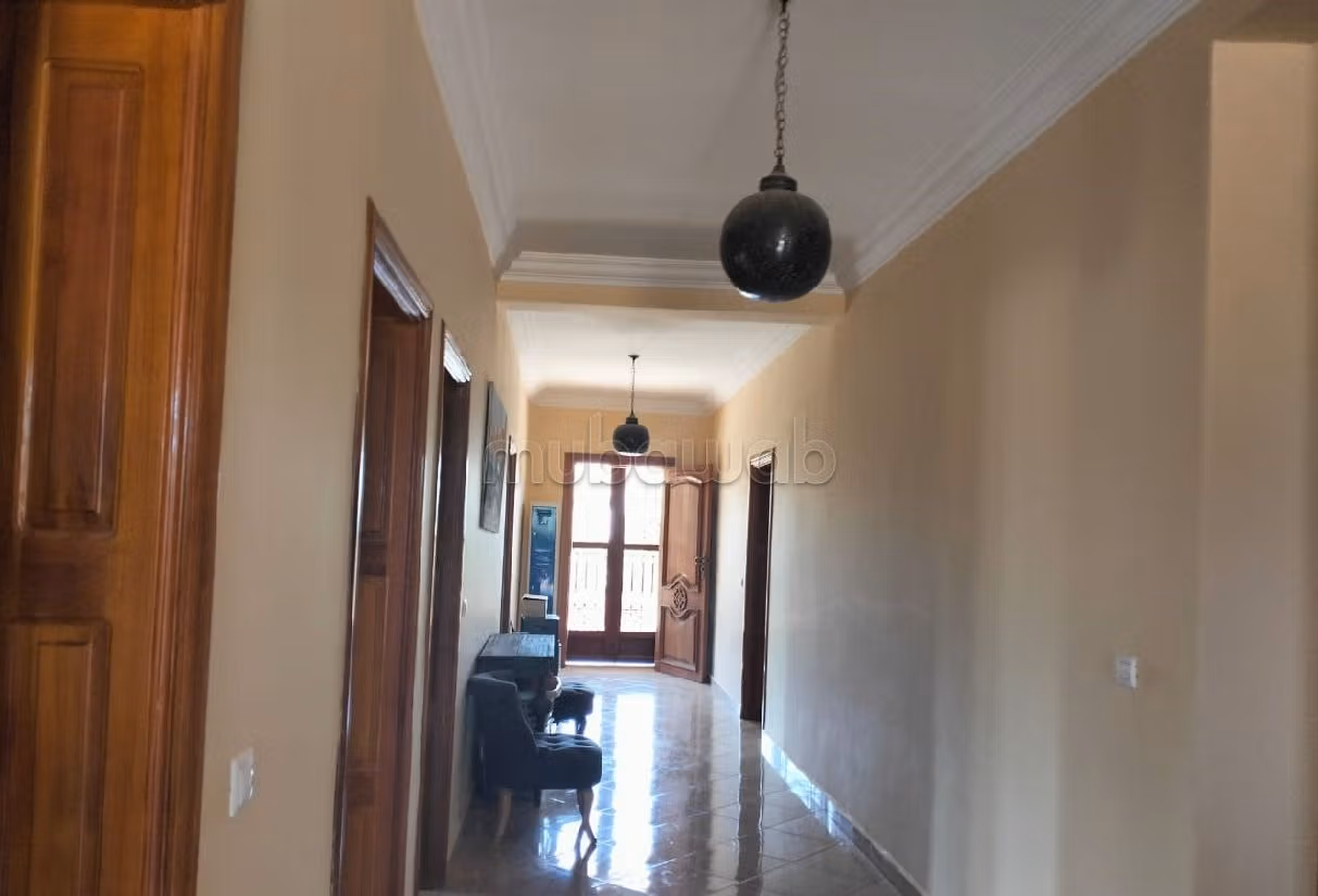 فيلا ممتازة للبيع بتحناوت. 7 قطع رائعة. شرفة جميلة وحديقة