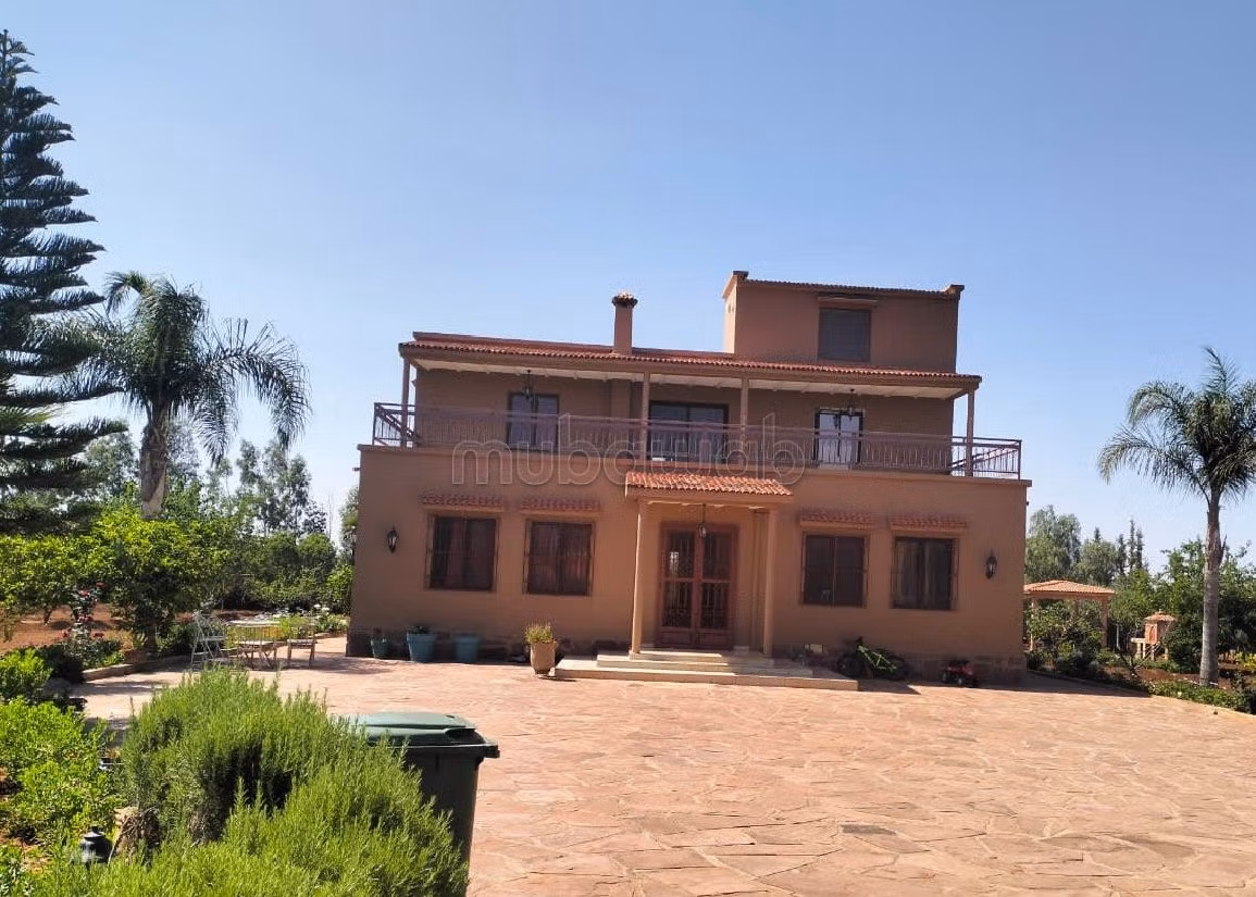 فيلا ممتازة للبيع بتحناوت. 7 قطع رائعة. شرفة جميلة وحديقة