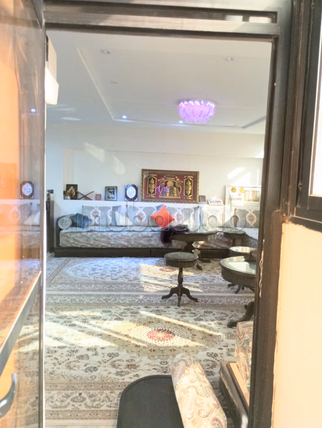 شقة جميلة للبيع ب وسط المدينة. 3 غرف جميلة. صحن هوائي والأمن والحراسة