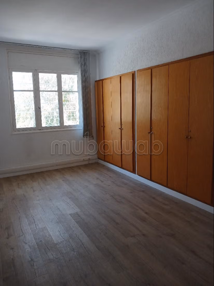 Oficinas en alquiler en Polo. Pequeña superficie 450 m². Espacios verdes, Balcón.