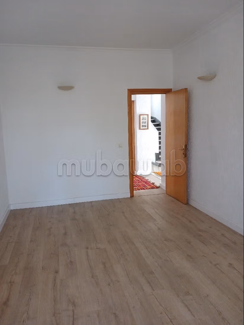 Oficinas en alquiler en Polo. Pequeña superficie 450 m². Espacios verdes, Balcón.