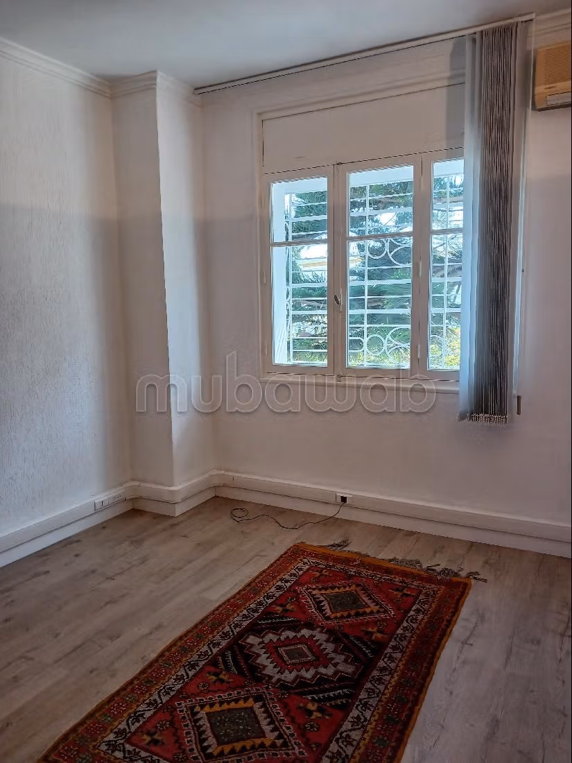 Oficinas en alquiler en Polo. Pequeña superficie 450 m². Espacios verdes, Balcón.