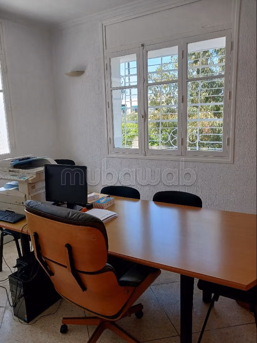 Oficinas en alquiler en Polo. Pequeña superficie 450 m². Espacios verdes, Balcón.