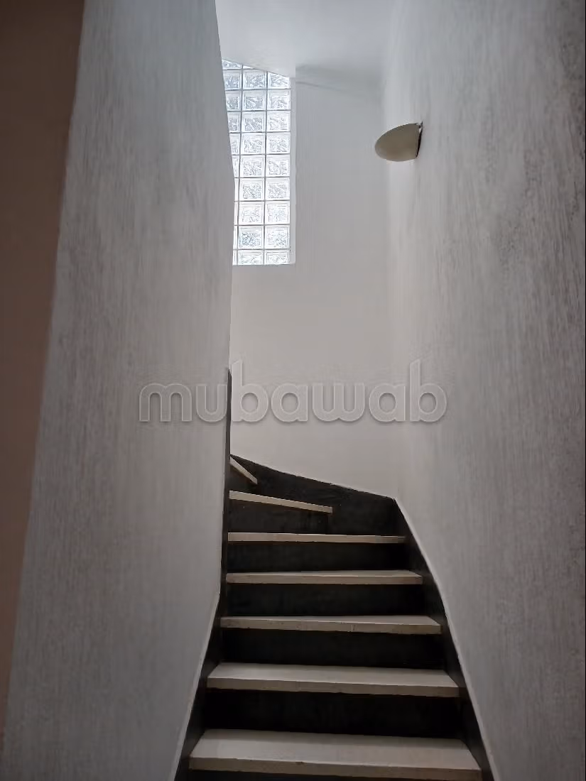 Oficinas en alquiler en Polo. Pequeña superficie 450 m². Espacios verdes, Balcón.