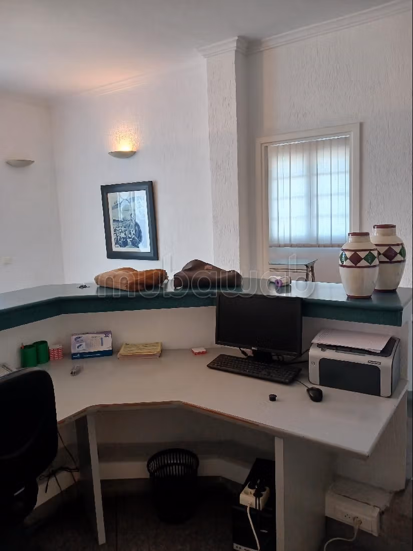 Oficinas en alquiler en Polo. Pequeña superficie 450 m². Espacios verdes, Balcón.