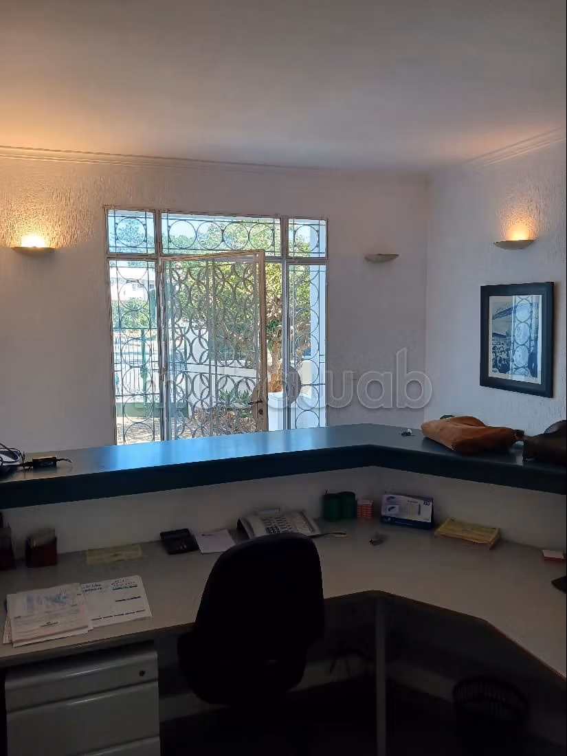 Oficinas en alquiler en Polo. Pequeña superficie 450 m². Espacios verdes, Balcón.