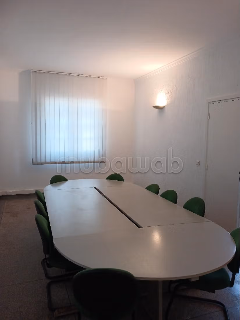 Oficinas en alquiler en Polo. Pequeña superficie 450 m². Espacios verdes, Balcón.