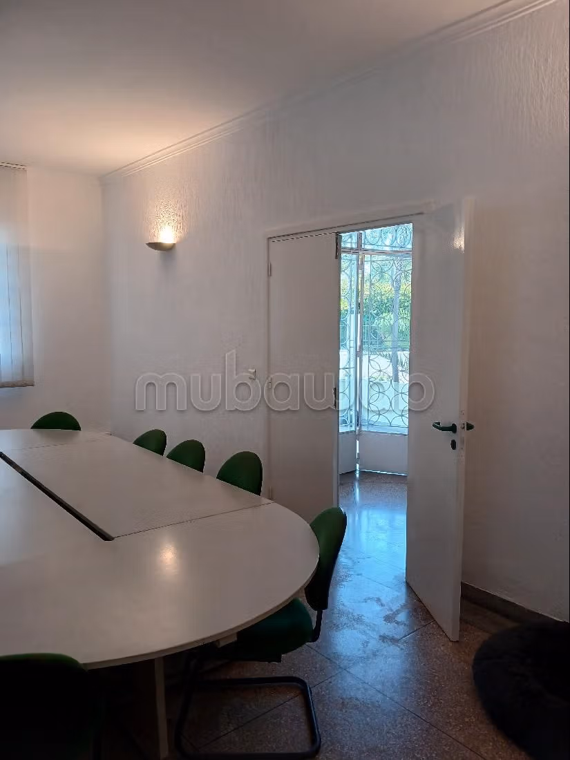 Oficinas en alquiler en Polo. Pequeña superficie 450 m². Espacios verdes, Balcón.