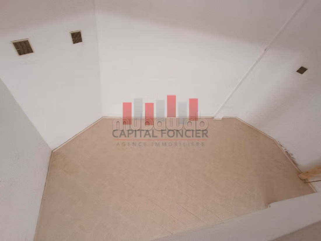 Locale commerciale da comprare a Port. Superficie 175 m². 