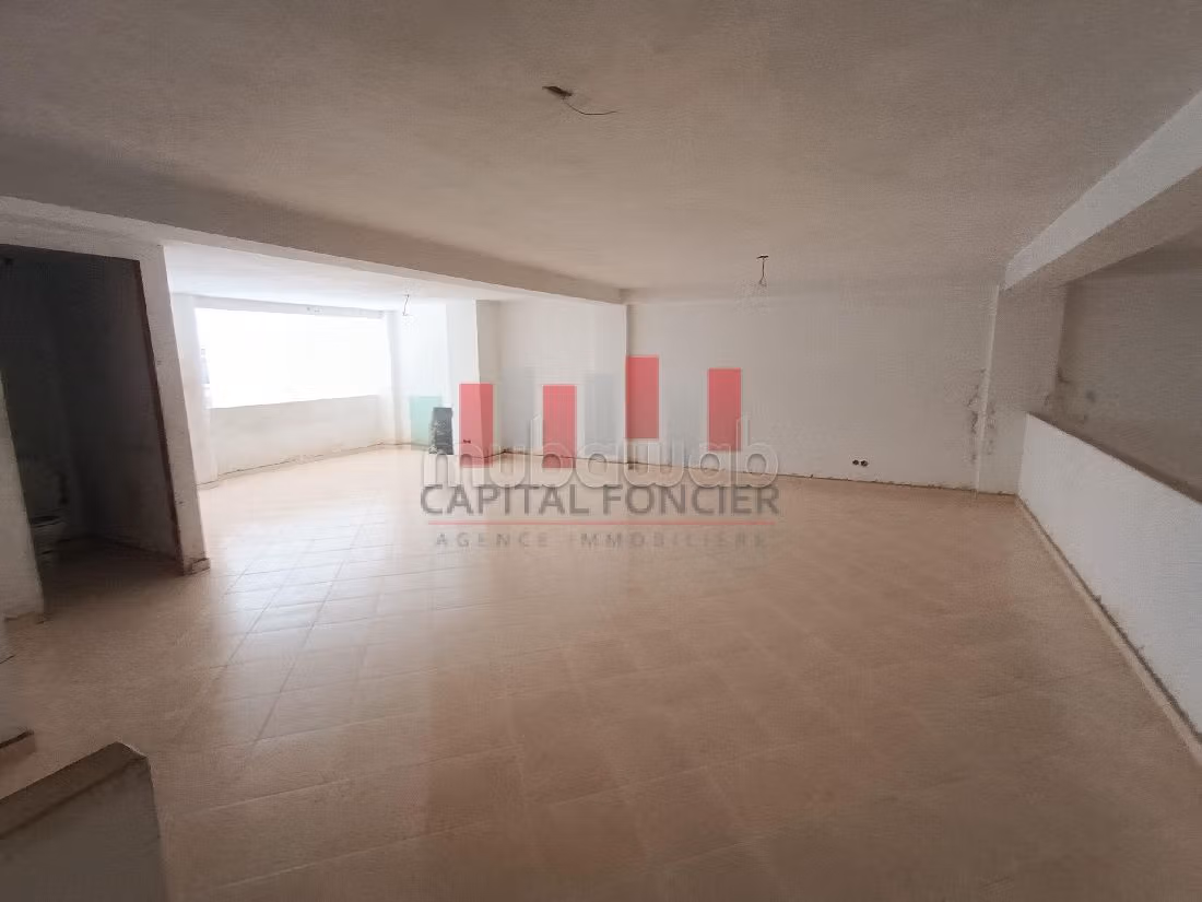 Locale commerciale da comprare a Port. Superficie 175 m². 