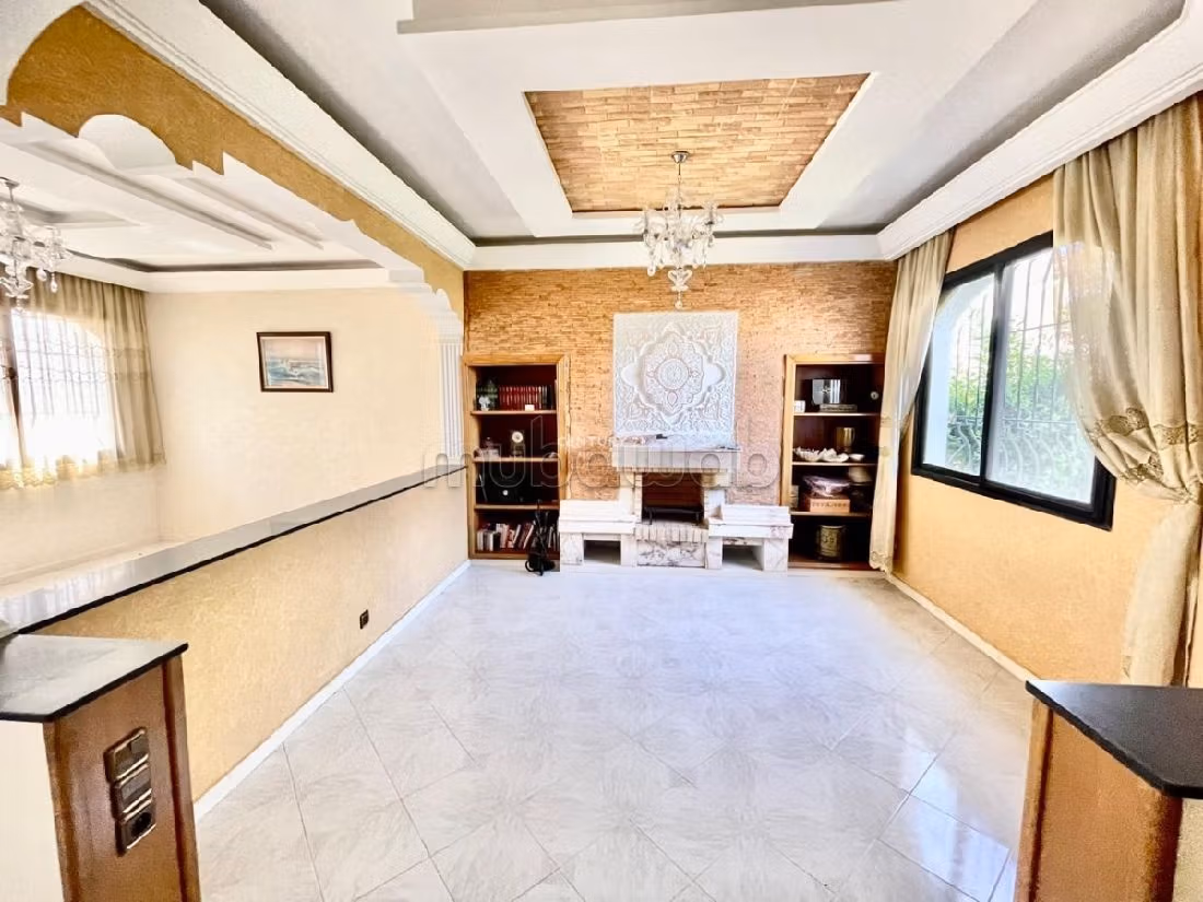 House to buy in La Siesta. Small area 222 m². Storage unit