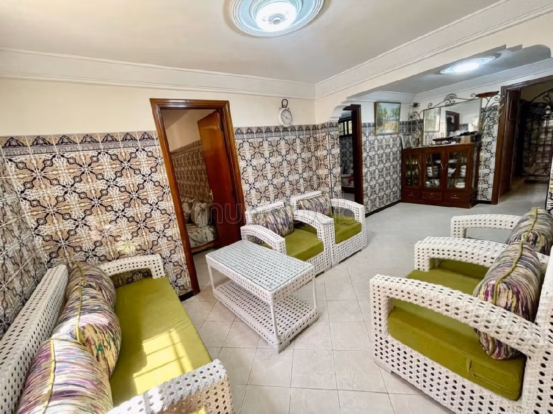 House to buy in La Siesta. Small area 222 m². Storage unit