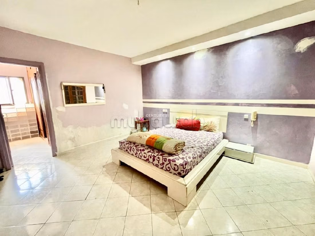 House to buy in La Siesta. Small area 222 m². Storage unit