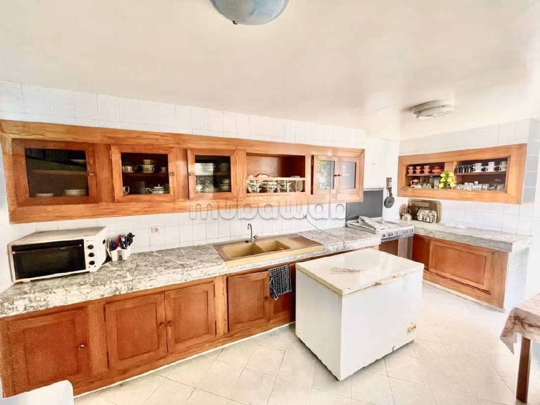 House to buy in La Siesta. Small area 222 m². Storage unit