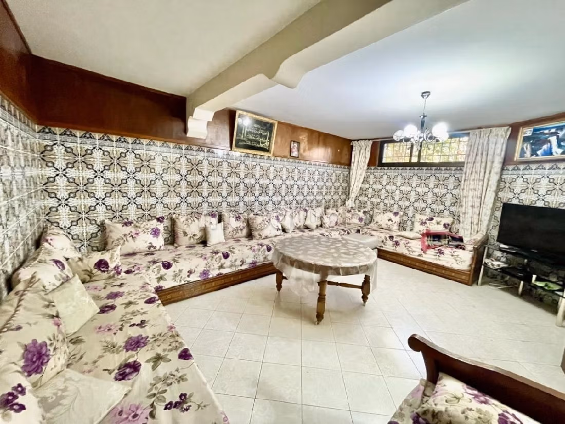 House to buy in La Siesta. Small area 222 m². Storage unit