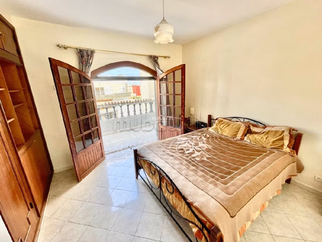 House to buy in La Siesta. Small area 222 m². Storage unit