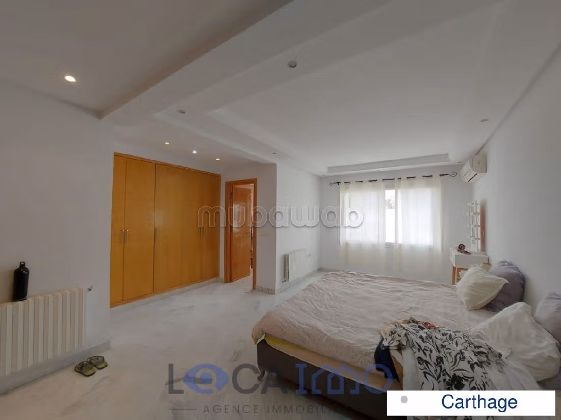 A louer une villa en S6 avec piscine à Carthage