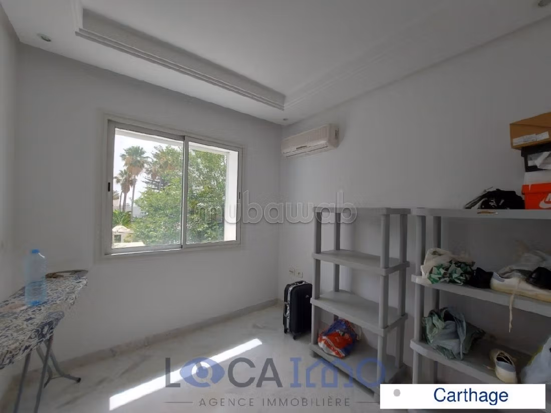 A louer une villa en S6 avec piscine à Carthage