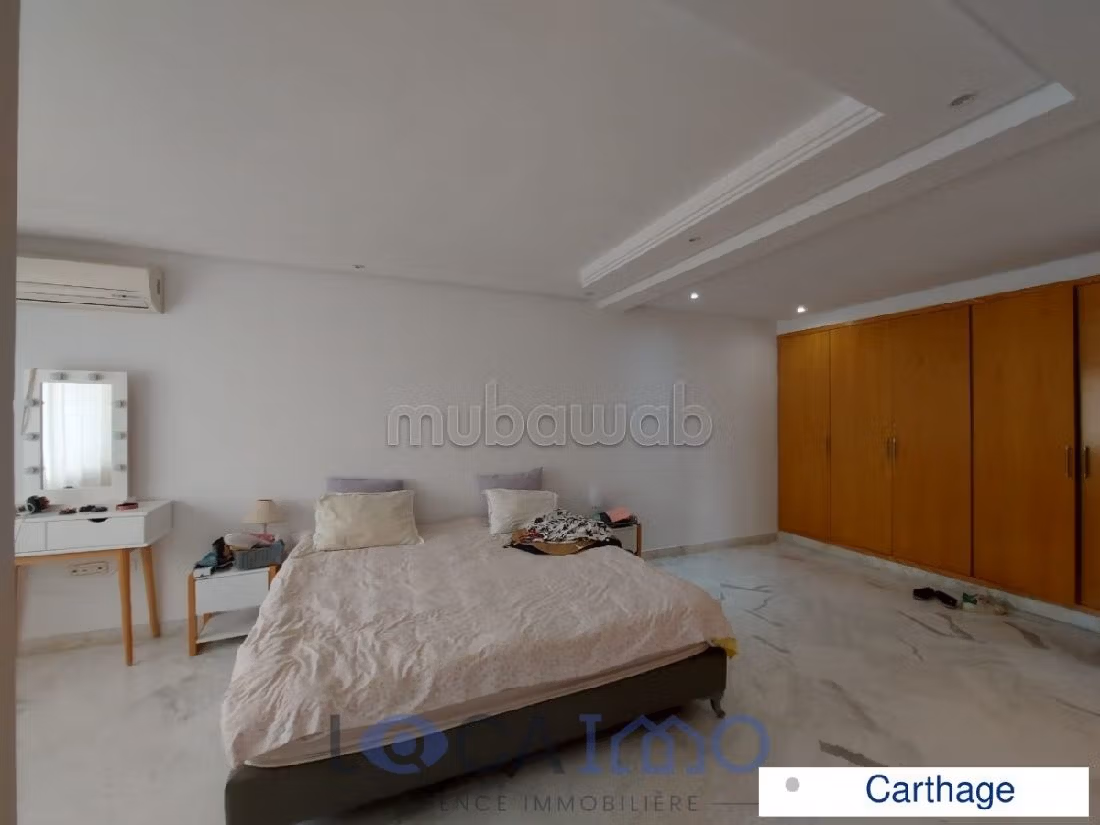 A louer une villa en S6 avec piscine à Carthage