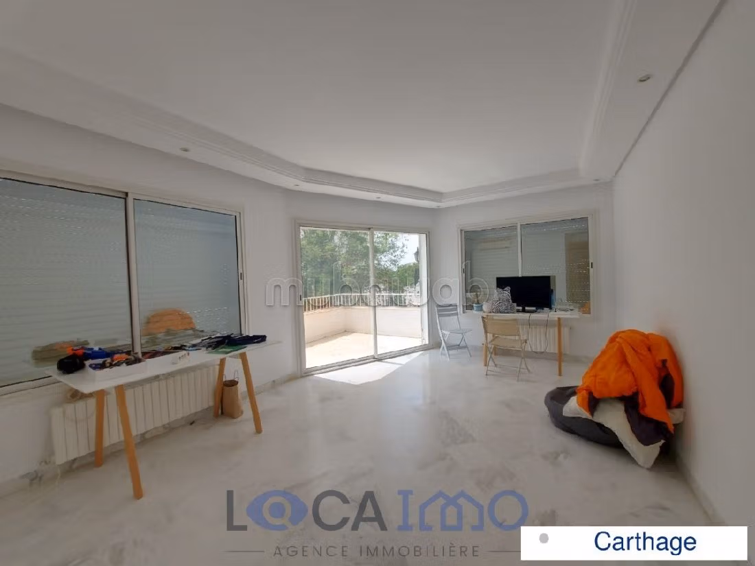 A louer une villa en S6 avec piscine à Carthage