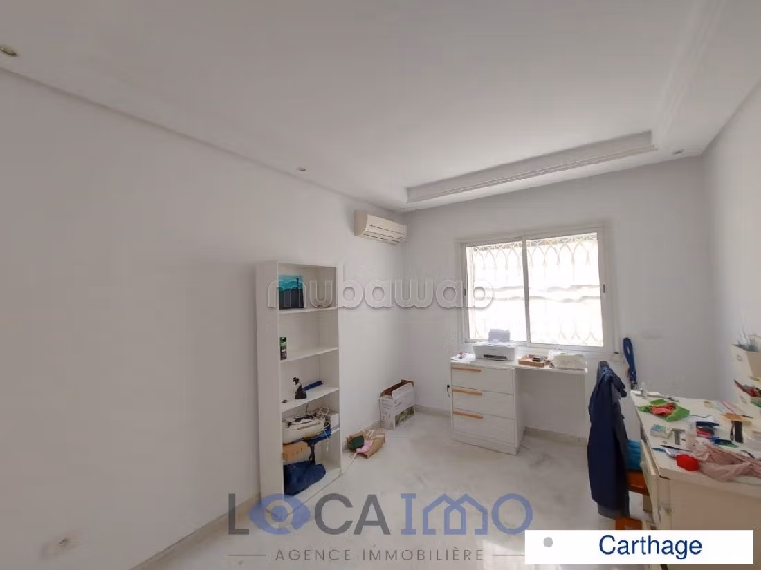 A louer une villa en S6 avec piscine à Carthage