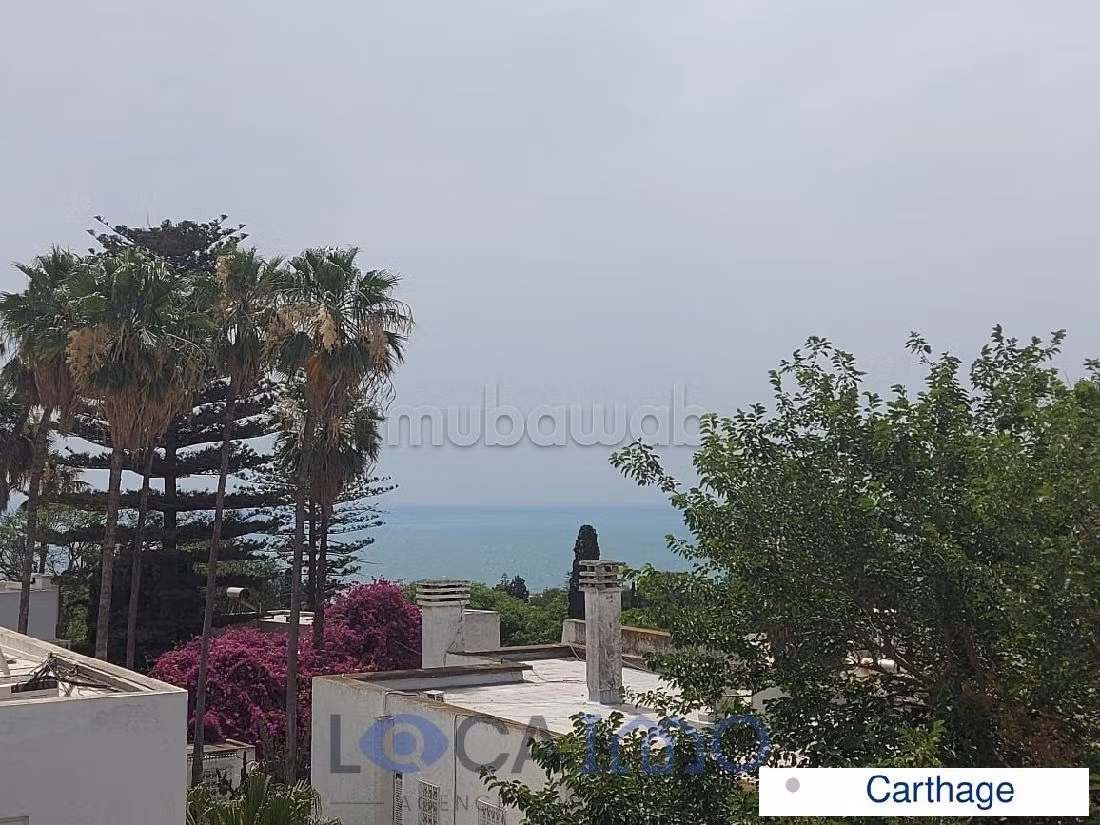A louer une villa en S6 avec piscine à Carthage