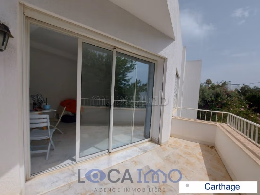 A louer une villa en S6 avec piscine à Carthage