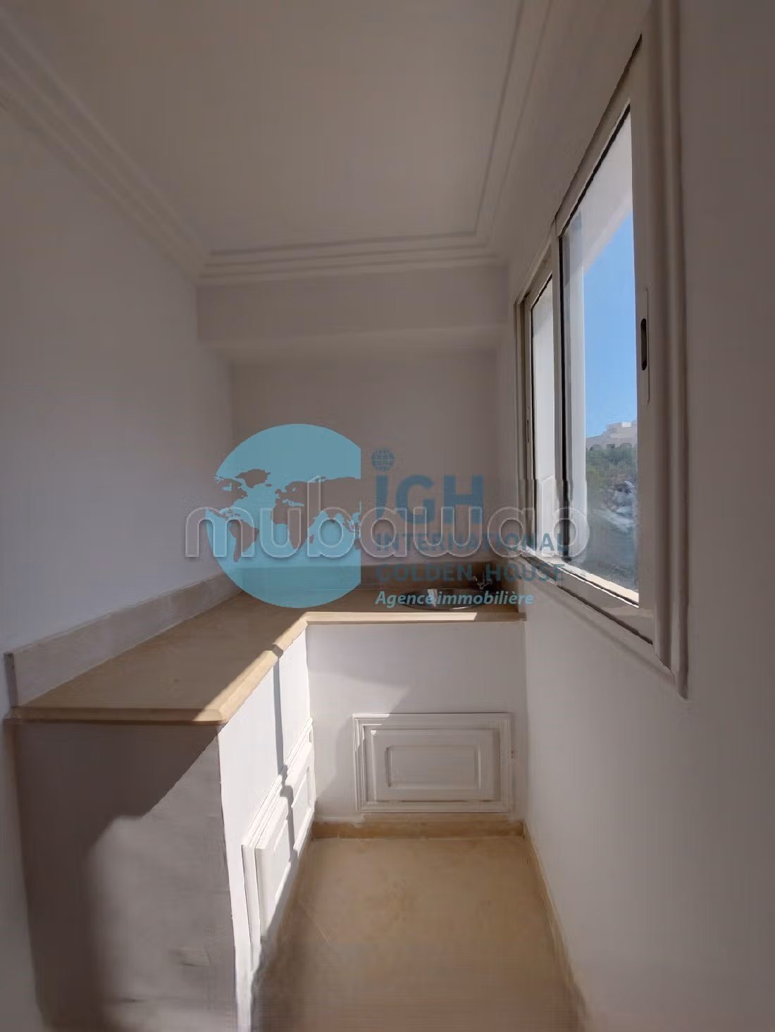 A louer un triplex avec piscine a la gammarth